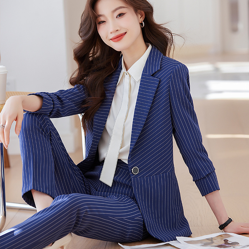 Blau gestreifter Anzug für Dam – Women'S Formal Wear Stores Bewertung und Preis